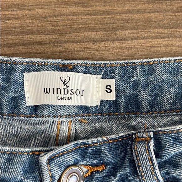 LIKE NEW Windsor Light Blue Straight Leg Jeans with Los Angeles on the back - Picture 7 of 11